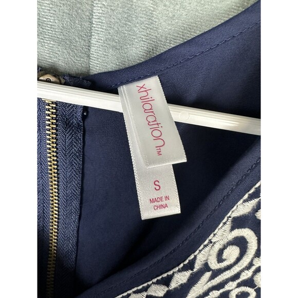 Womens Embroidered Exhilaration Blue White Tank Top Size Small S Zip Back - Picture 4 of 6